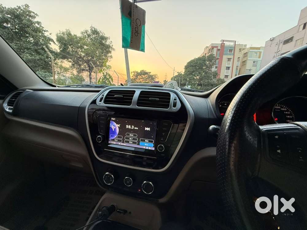 Mahindra Tuv 300 2018