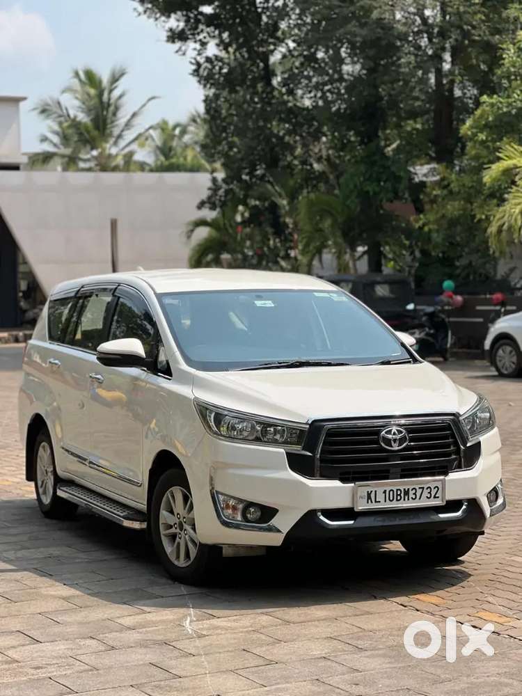Innova Crysta White 2.4 G Mannual