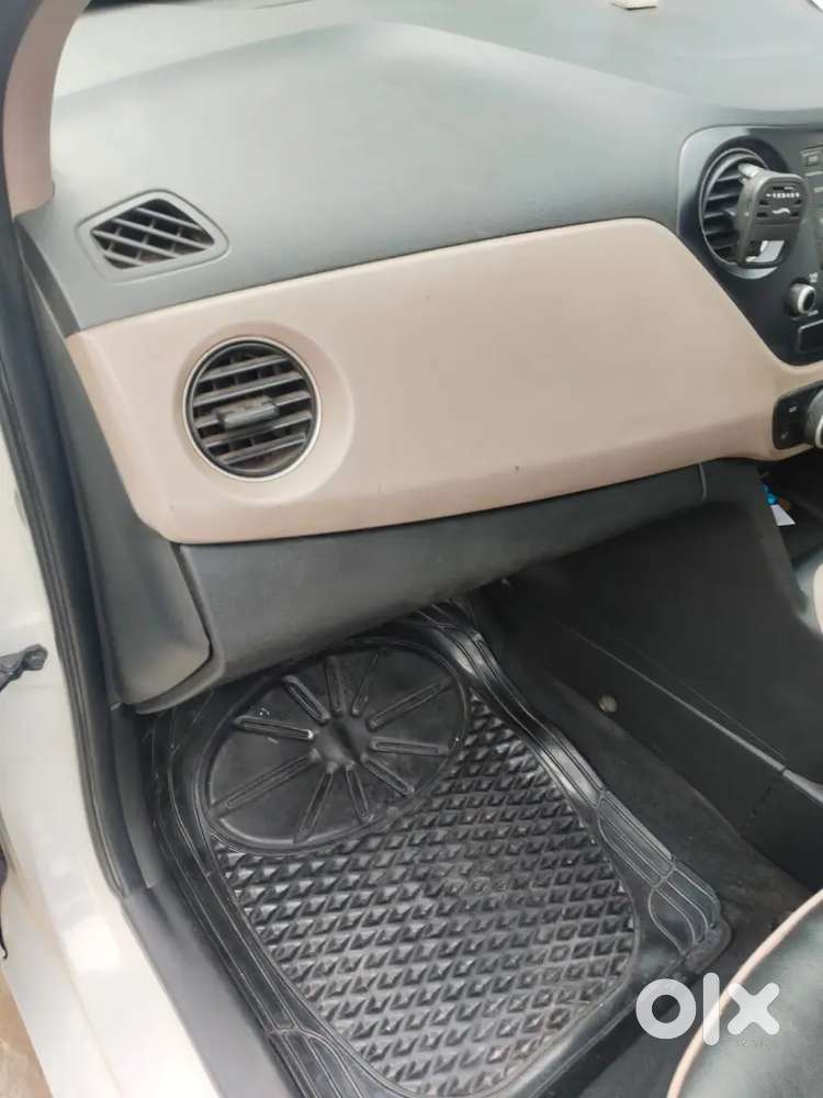 Hyundai Grand I10 Sportz 2015 Single Owner Petrol  Well Maintained