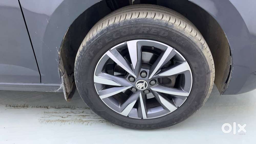Skoda Slavia Style 1.0l Tsi At, 2023, Petrol