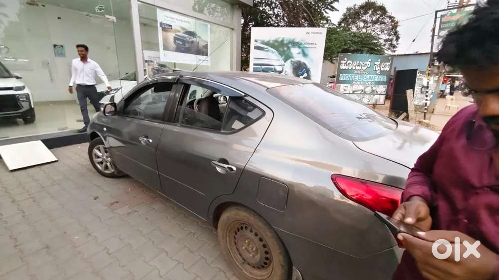 Nissan Sunny 2012