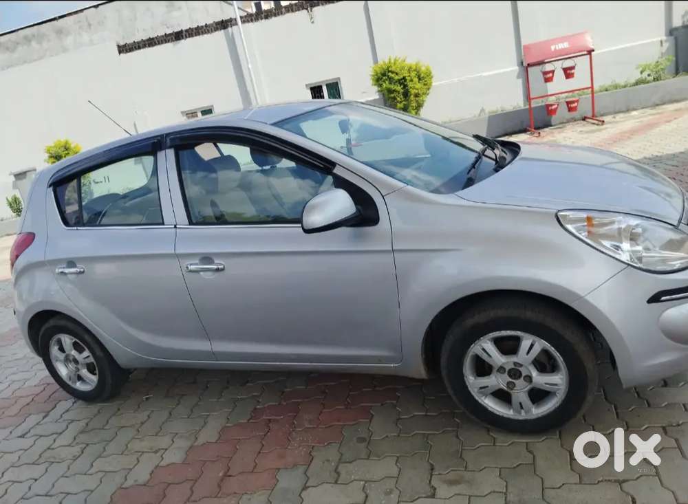 Hyundai I20 2011 Cng & Hybrids 121000 Km Driven