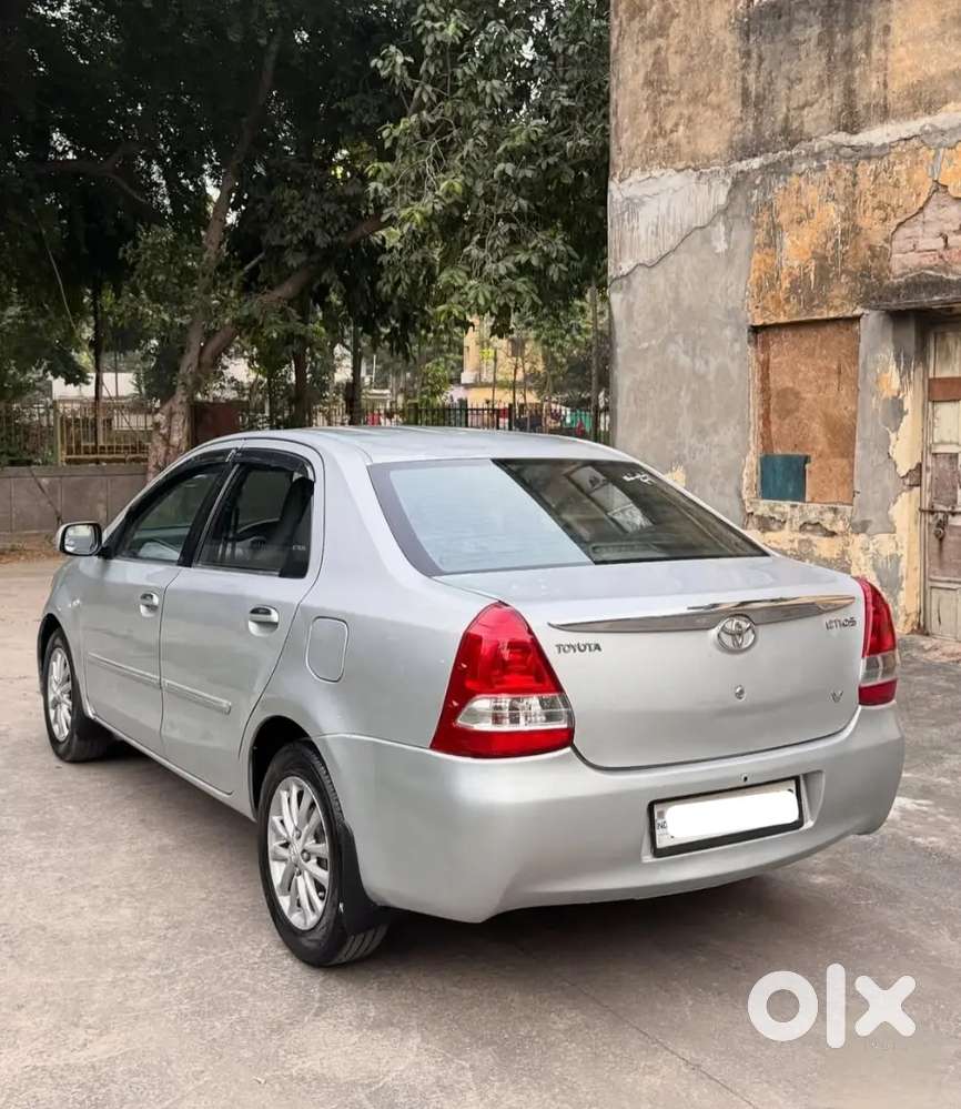 Toyota Etios V 2012 Petrol