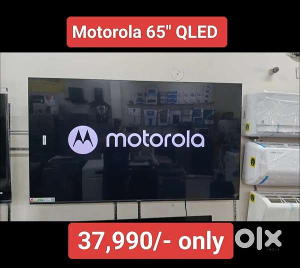 MOTOROLA 65 QLED Google TV display