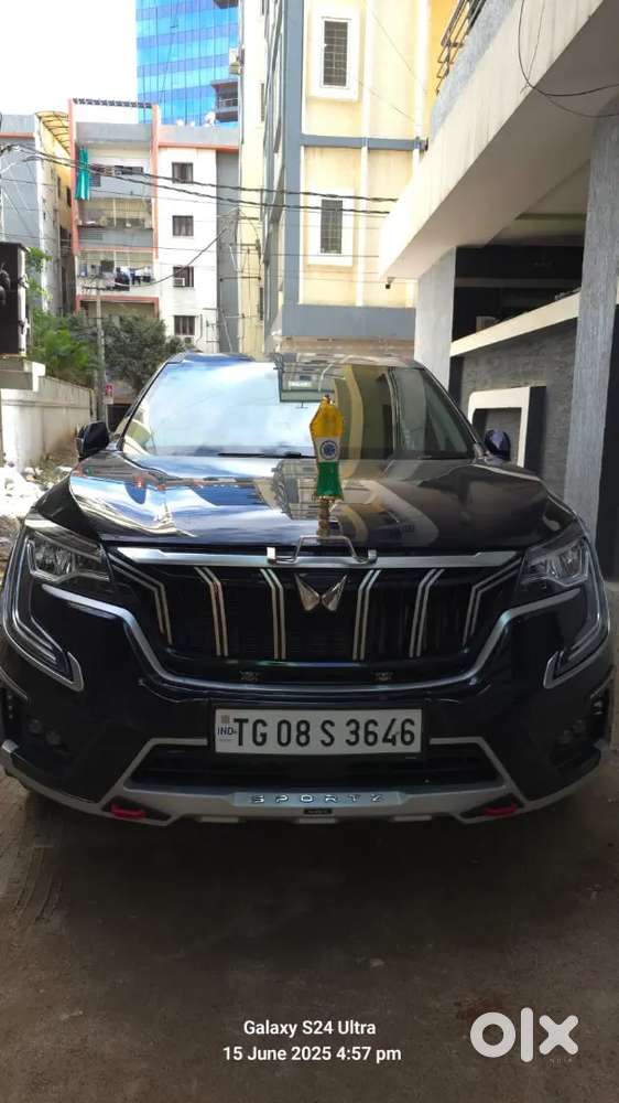 Mahindra Xuv700 2025 Diesel Well Maintained