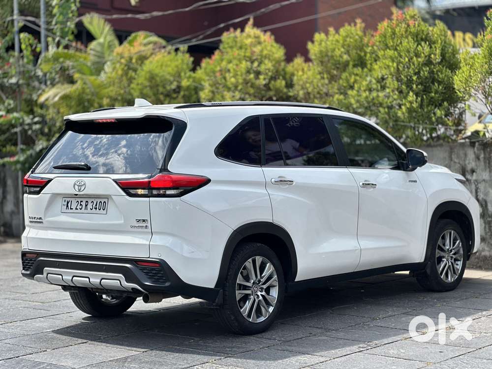Toyota Innova Hycross 2.0 Zx (o) Hybrid 7 Str, 2023, Petrol