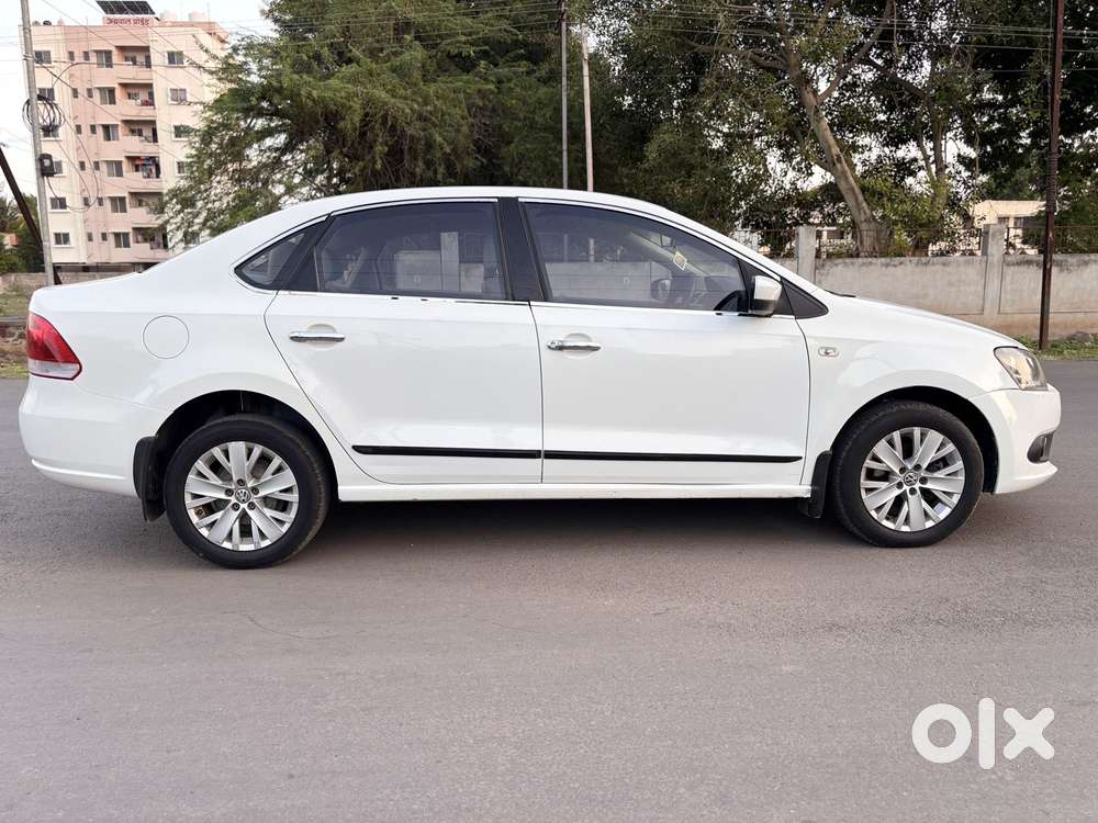 Volkswagen Vento 1.2 Tsi Highline Plus At, 2014, Petrol