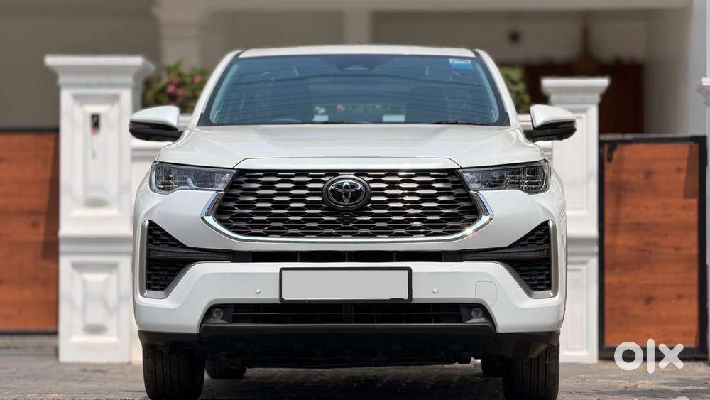 Toyota Innova Hycross, 2025, Petrol