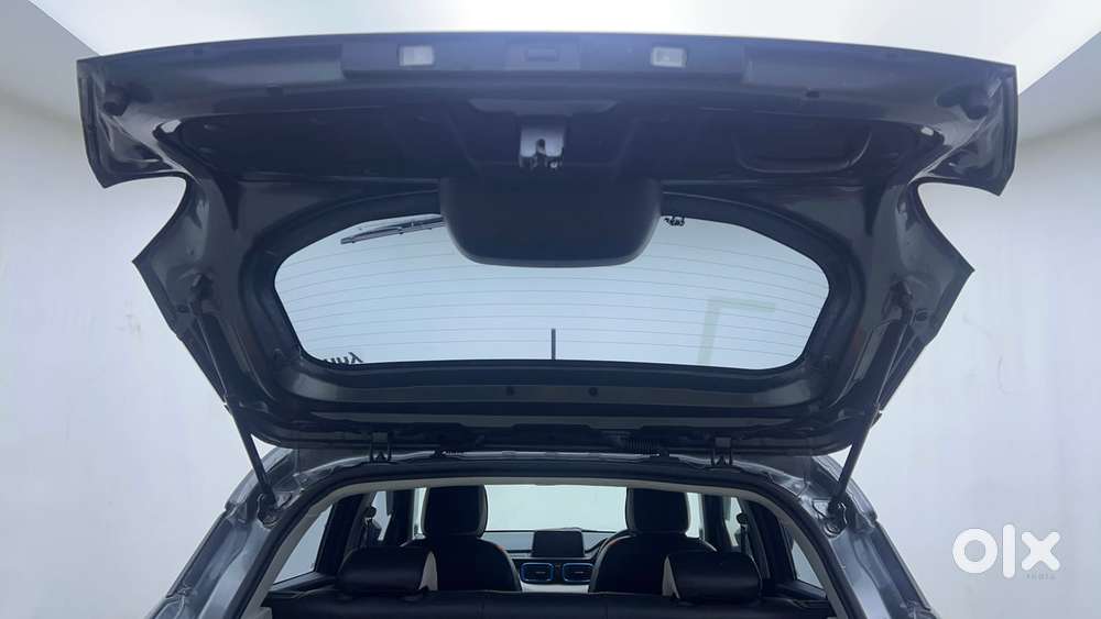 Tata Punch 1.2 Revotron Creative Amt Dual Tone, 2023, Petrol