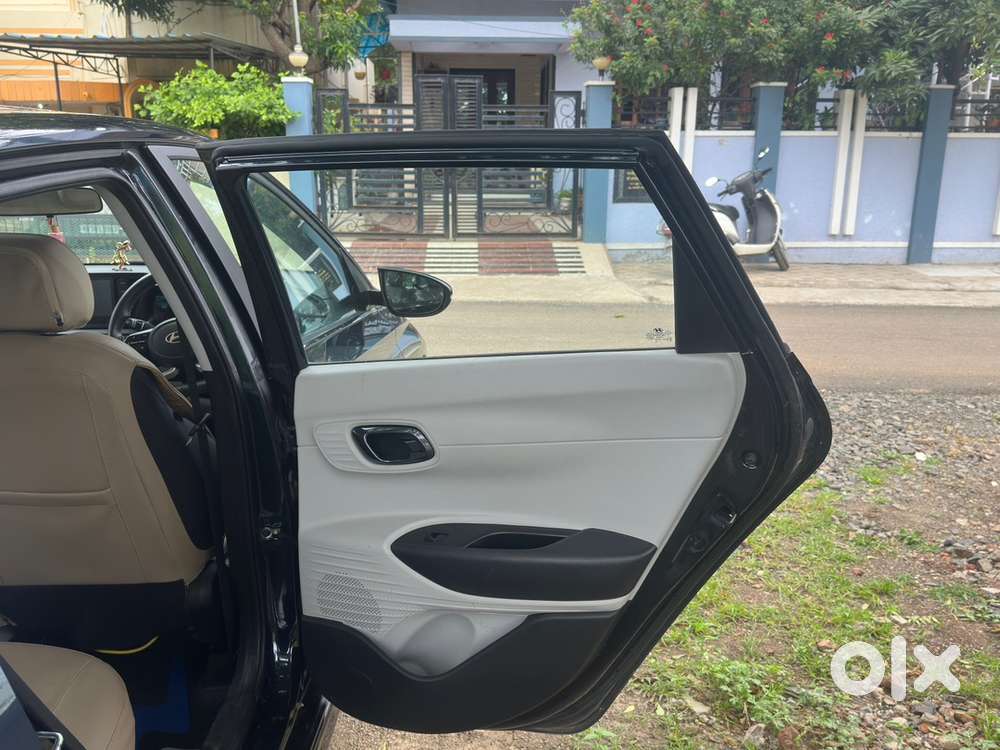 Hyundai I20 Sportz Ivt 2025  Sunroof  16,757 Km