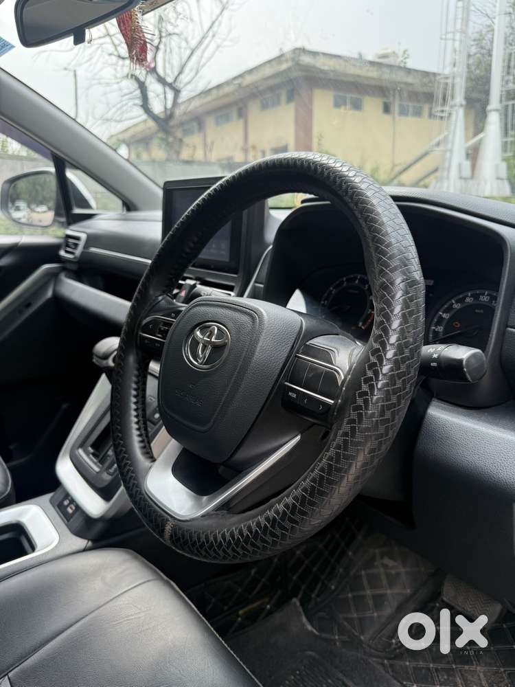 Toyota Innova Hycross Gx (o), 2023, Petrol