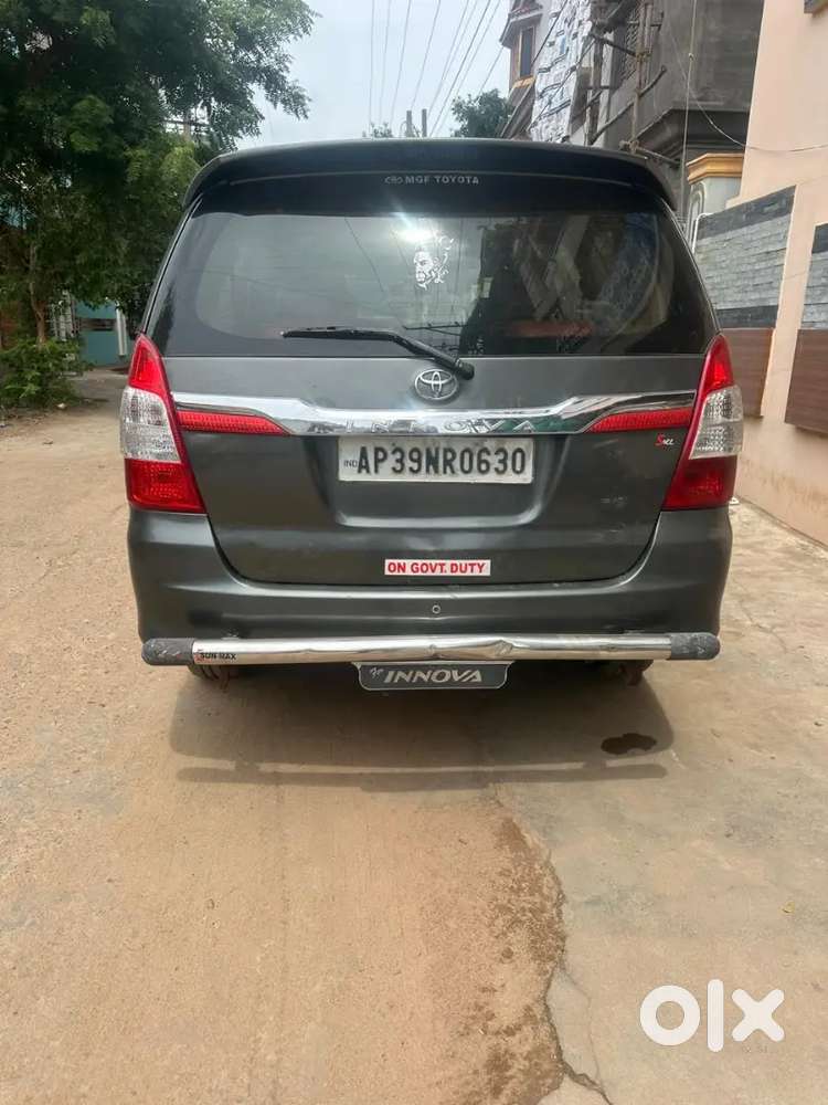 2nd Toyota Innova 2015 Diesel Manual 250000 Km Driven