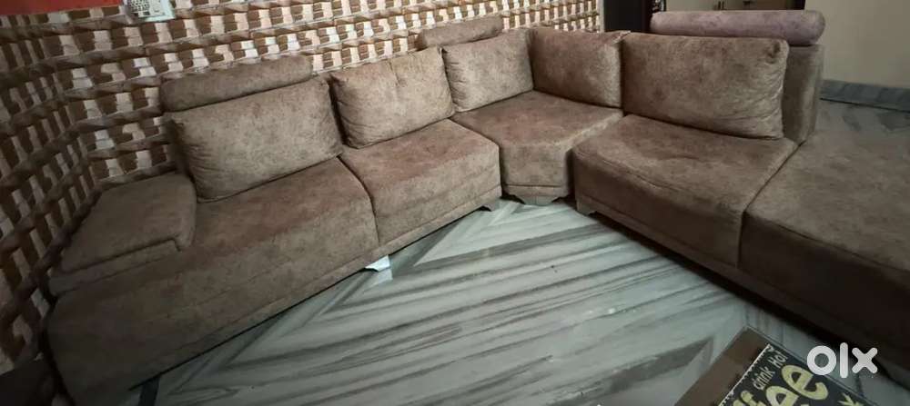 5-Seater L-Shaped Sofa &ndash; Elegant Beige with Cushions