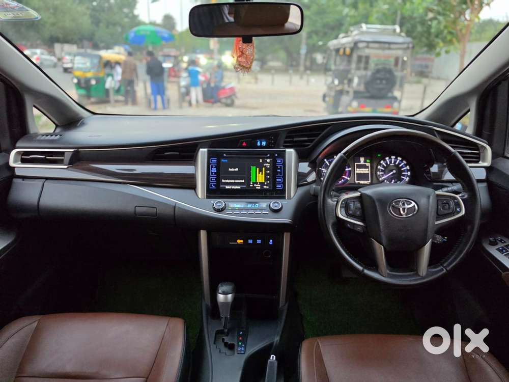 Toyota Innova Crysta 2.8z Automatic, 2016, Diesel