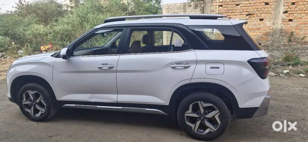 Hyundai Alcazar 2025 Petrol 4500 Km Driven With Sunroof 6 Month Old