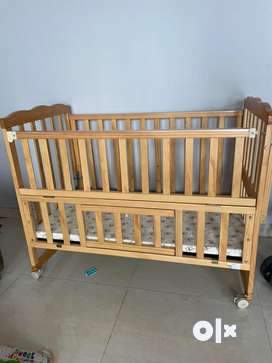 Baby best sale crib olx