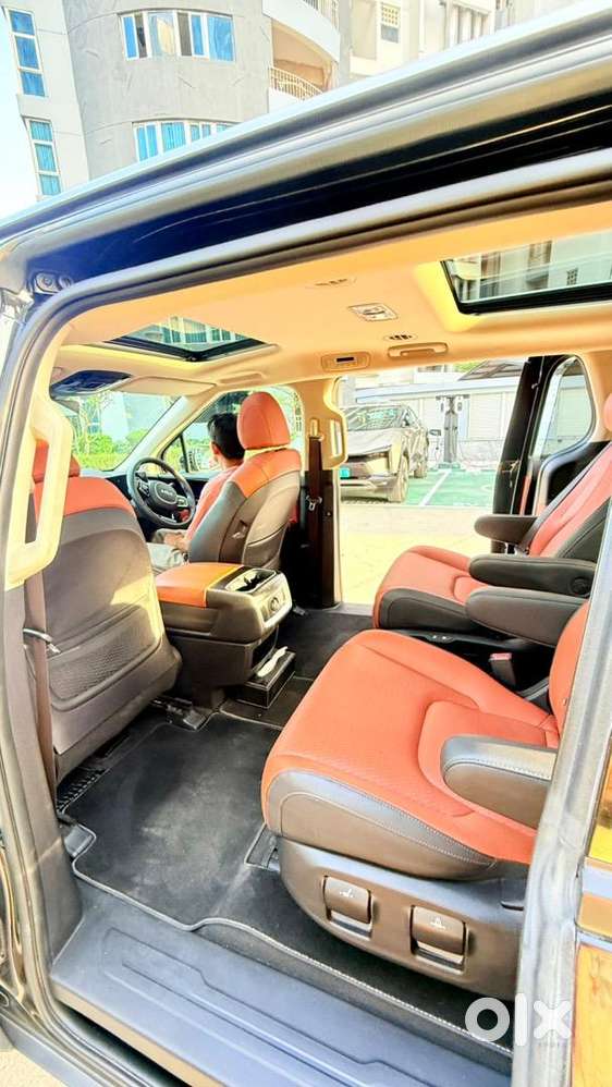 Kia Carnival Limousine +