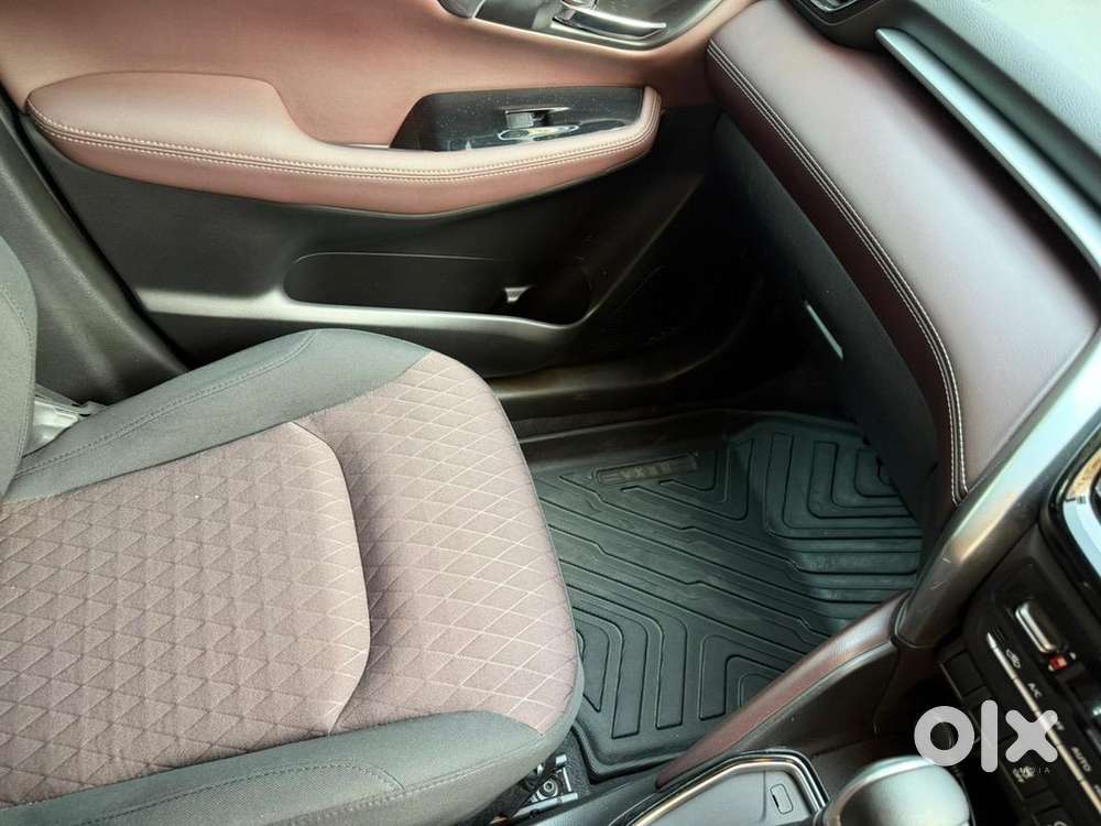 Maruti Suzuki Grand Vitara 2023 Petrol Well Maintained