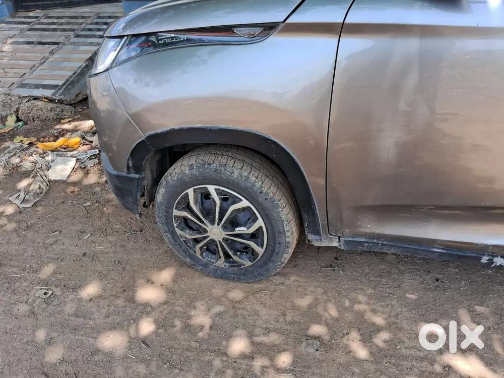 Mahindra Kuv K4 100 2019