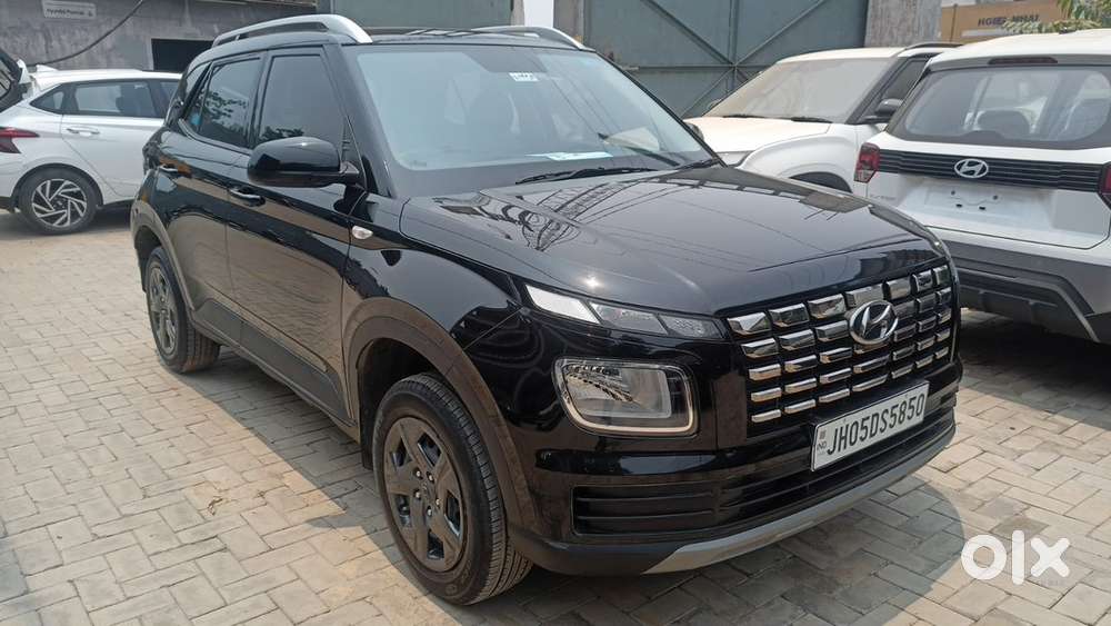 Hyundai Venue Petrol 2024