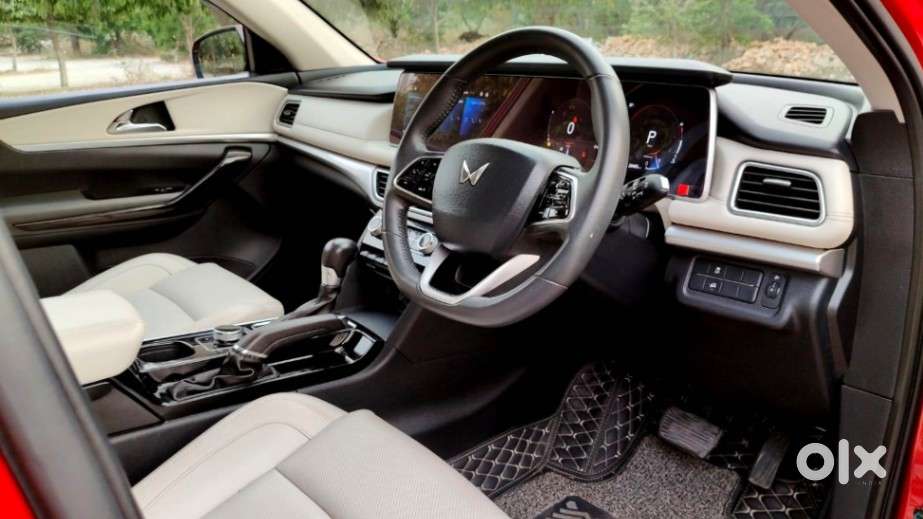 Mahindra Xuv700 2.0 Ax 7 Petrol At Str, 2022, Petrol