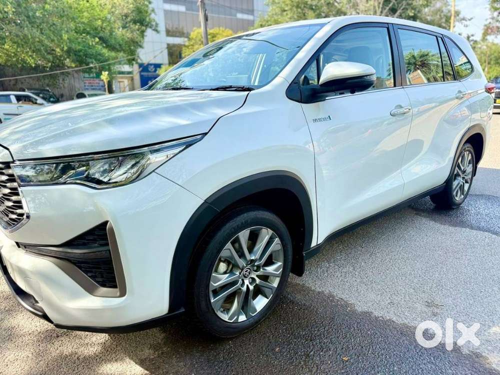 Toyota Innova Hycross 2.0 Zx (o) Hybrid 7 Str, 2025, Petrol
