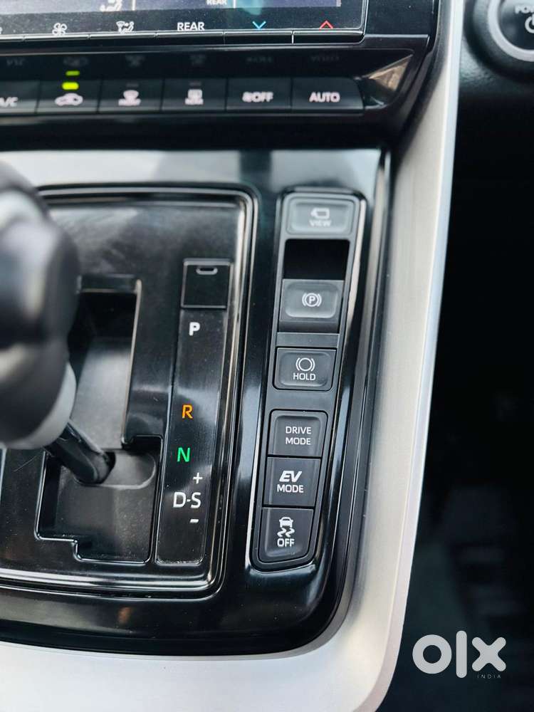 Toyota Innova Hycross 2.0 Vx (o) Hybrid 7 Str, 2024, Petrol