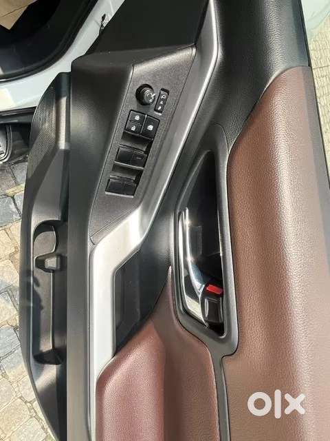 Toyota Innova Hycross 2.0 Vx Hybrid 7 Str, 2026, Petrol