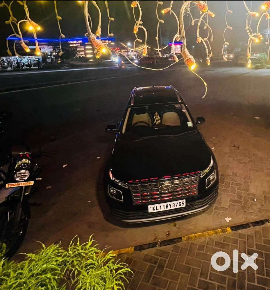 Hyundai Venue 2023 Petrol Well Maintained