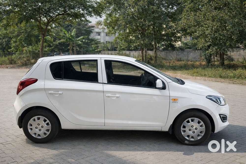 Hyundai I20 Magna 2014  New Tyres & Battery  Tn Coimbatore