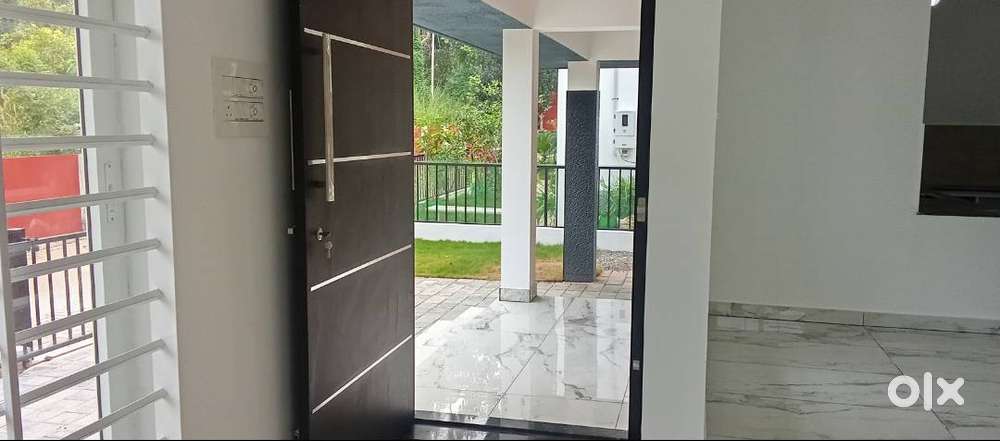 ശോഭ സിറ്റി മാളിന് സമീപം, Thrissur-ൽ House for Sale!