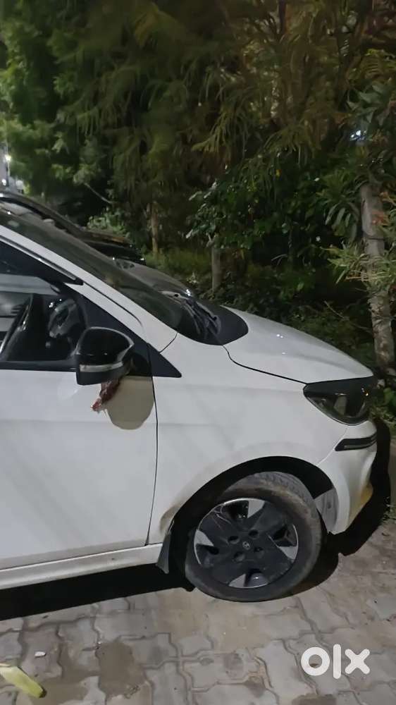 Tata Tiago Xt Icng 2025 Car