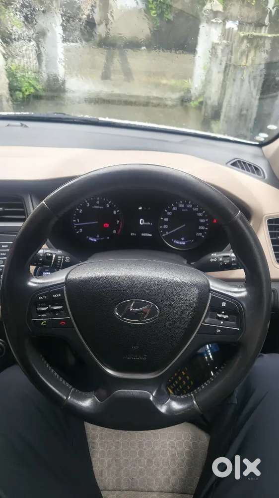 Hyundai Elite I20 2018 Dual Tone Army Person Car