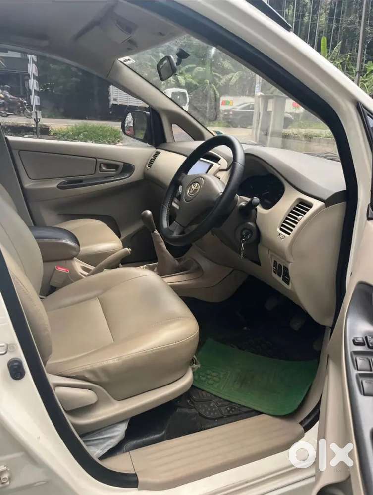 Toyota Innova 2013 Diesel 98000 Km Driven
