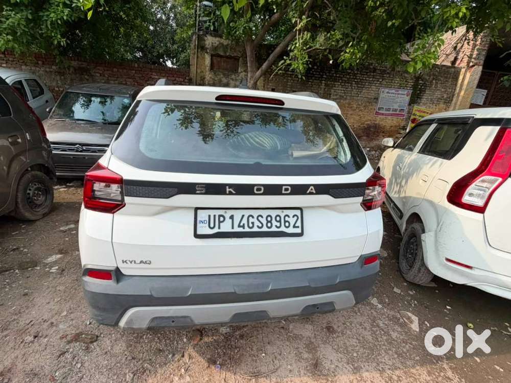 Skoda Kylaq Signature Plus Automatic ( Candy White)