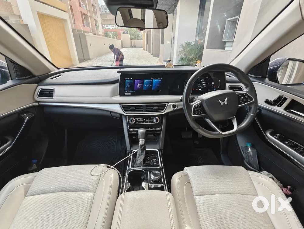New Mahindra Xuv700 Ax7 Luxury Edition