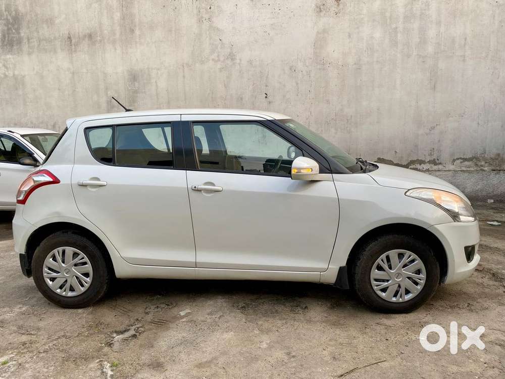 Maruti Suzuki Swift Vxi + Manual, 2012, Petrol