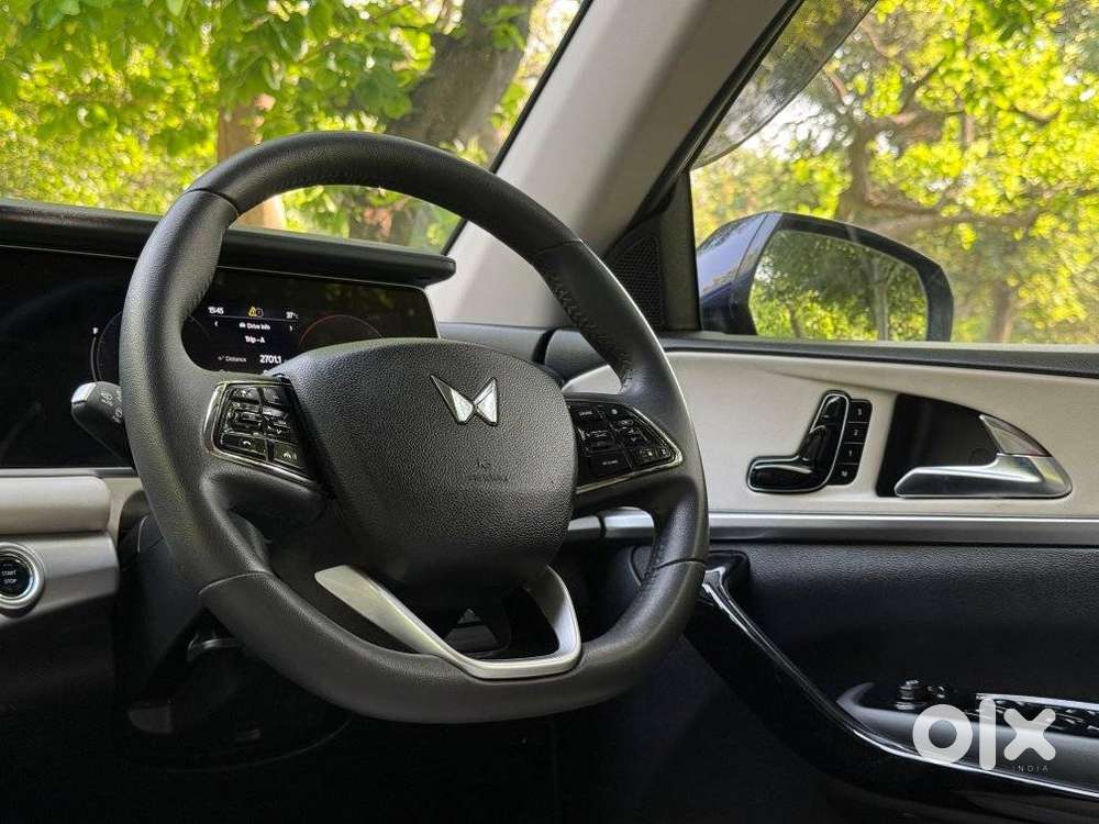 Mahindra Xuv700 2.0 Ax 7 Petrol At Str, 2024, Petrol