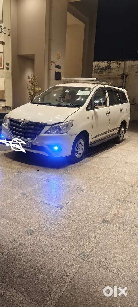 Toyota Innova Crysta 2012