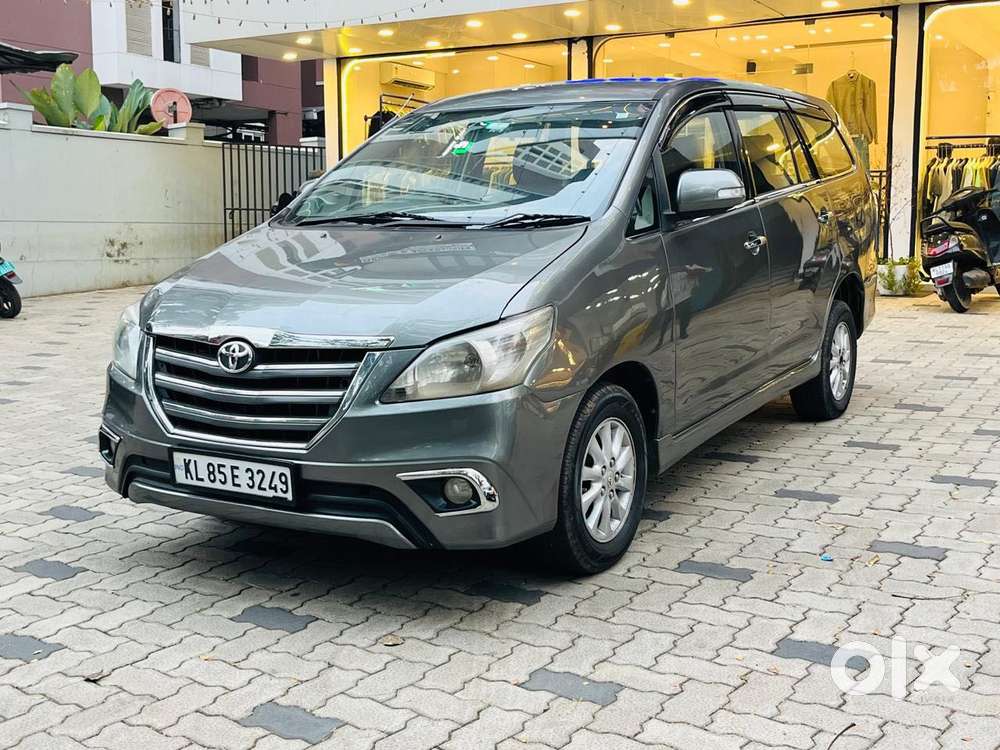 Toyota Innova 2.5 V 7seater Crysta Edition, 2014, Diesel