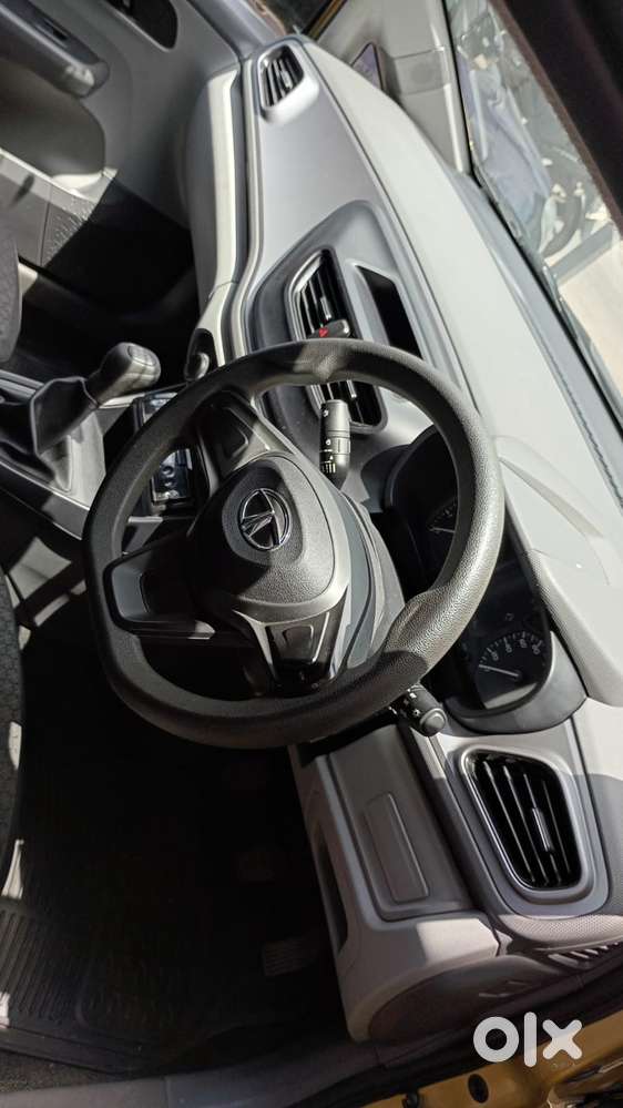 Tata Altroz 1.2 Xe, 2020, Petrol