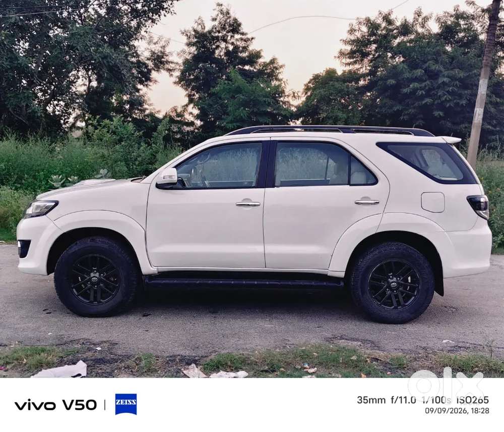 Toyota Fortuner 3.0 Diesel 4x2 Manual 2015 | 1st Owner Showroom Track