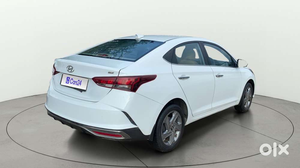 Hyundai Verna 1.5 Sx Vtvt Ivt, 2022, Petrol