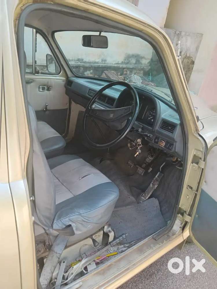 Ambassador Classic 1500 2001