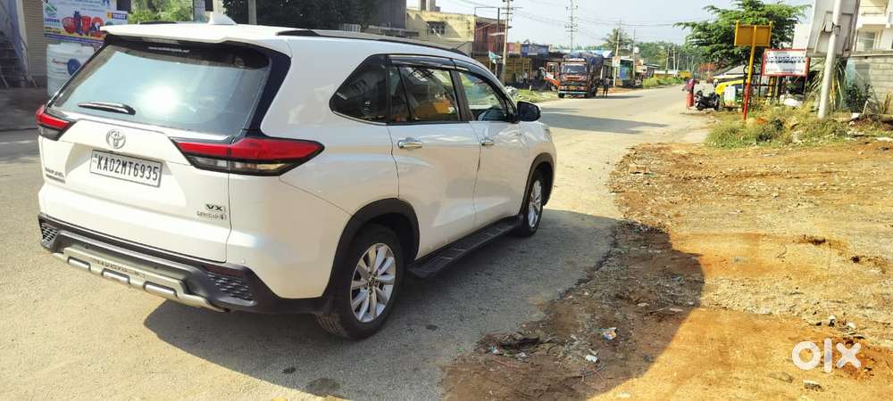 Toyota Innova Hycross 2.0 Zx Hybrid 7 Str, 2023, Petrol