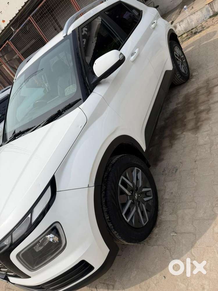 Hyundai Venue 2022 Diesel Well Maintained