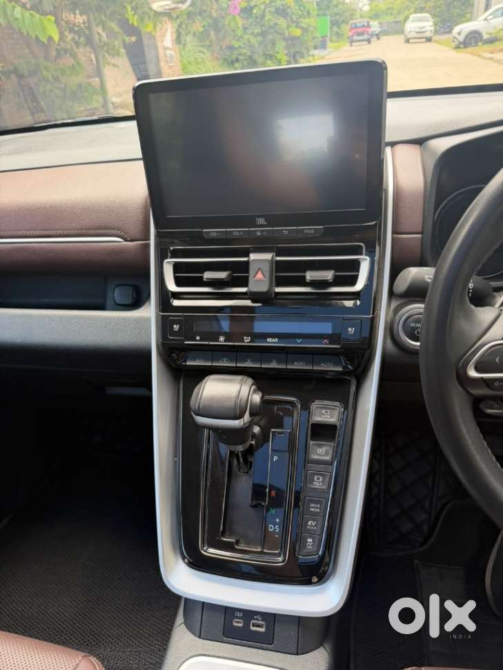 Toyota Innova Hycross 2.0 Zx (o) Hybrid 7 Str, 2025, Cng & Hybrids