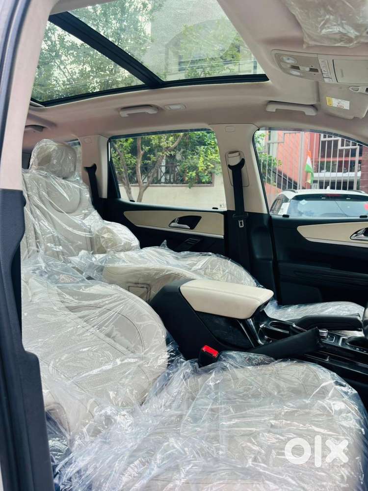 Mahindra Xuv700 2.0 Ax 7 Petrol At Str, 2021, Petrol