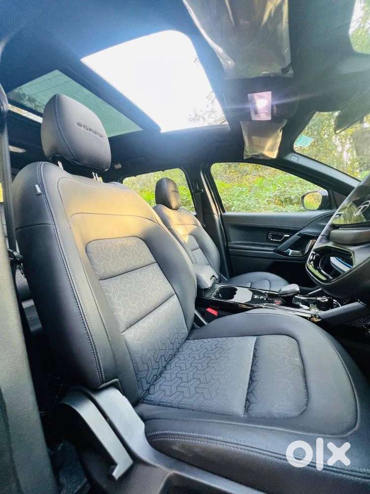 Tata Safari Adventure X Plus 7 Str Dark Edition At, 2024, Diesel