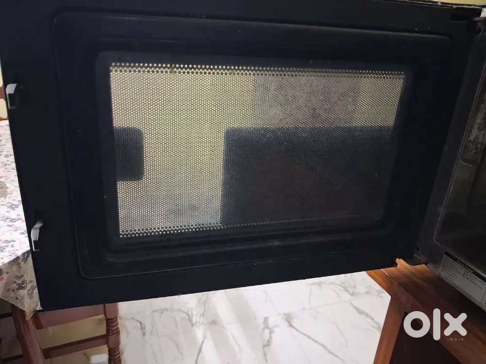 LG Convection Microwave Oven &ndash; Grill, Bake & Reheat